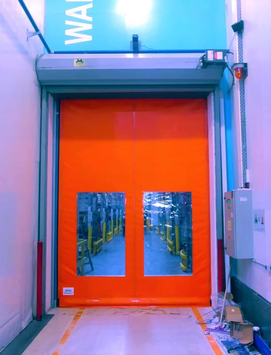 דלת PVC במפעל קוסמטיקה